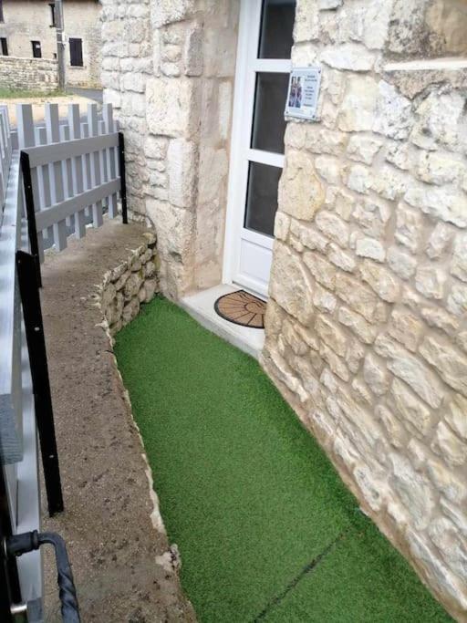 Gite Bin Benaise Draps Et Serviettes Compris Pamproux Exterior foto